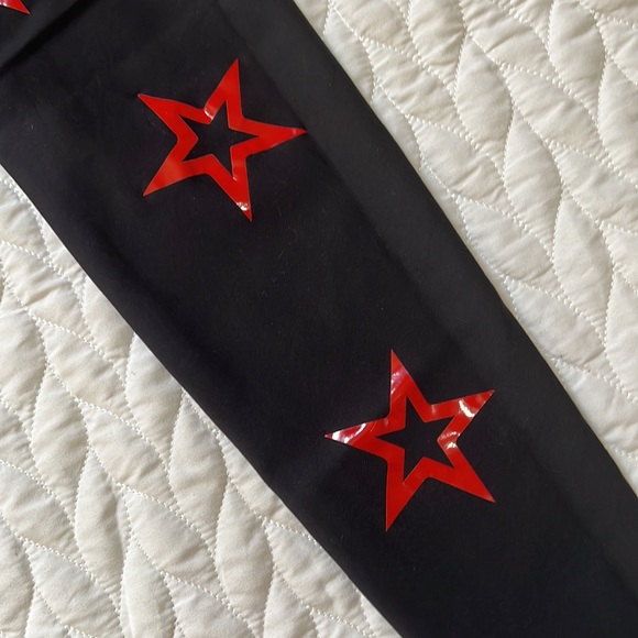 Black & Red Star Ultracor Leggings - Size Medium - Like New! - Picture 4 of 11